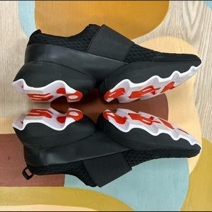 SOREL/WOMEN'S/SNEAKERS/SZ.9 WALKING SHOES/KINETIC IMPACT/BLACK